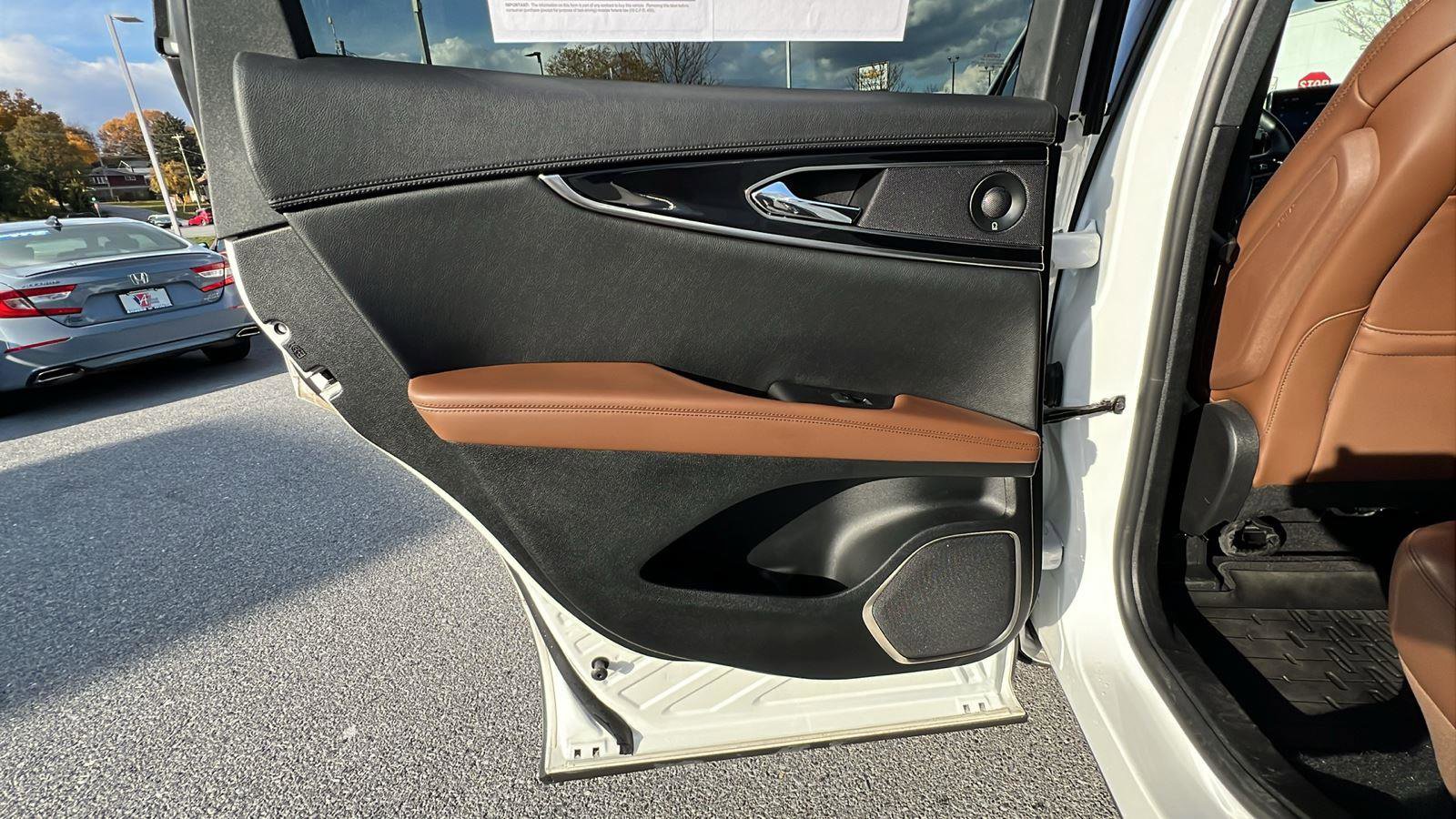 Used 2023 Lincoln Nautilus Reserve w/ Equipment Group 201A image 18