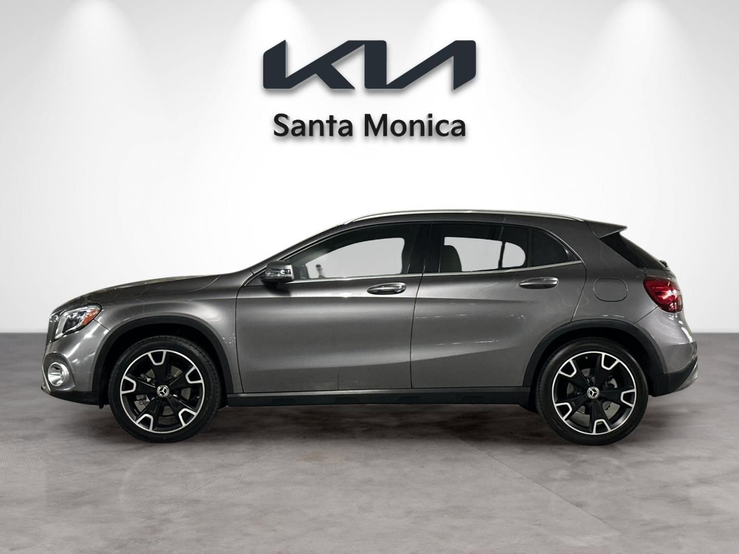 Used 2019 Mercedes-Benz GLA 250 4MATIC w/ Premium Package image 3