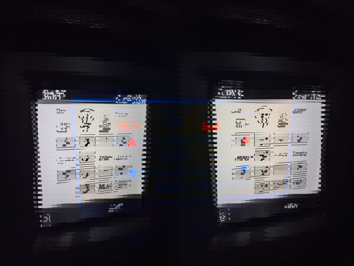 Used 2011 Ford Mustang Shelby GT500 w/ SVT Performance Pkg image 31