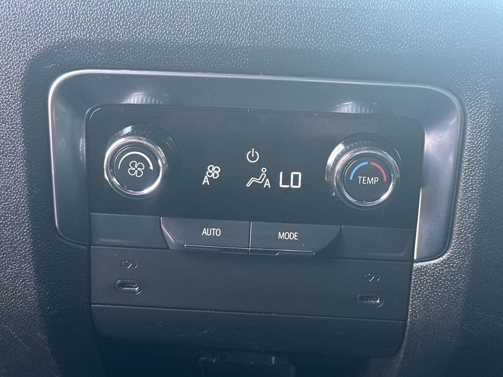 Used 2025 Chevrolet Tahoe Z71 AWD/4WD image 19