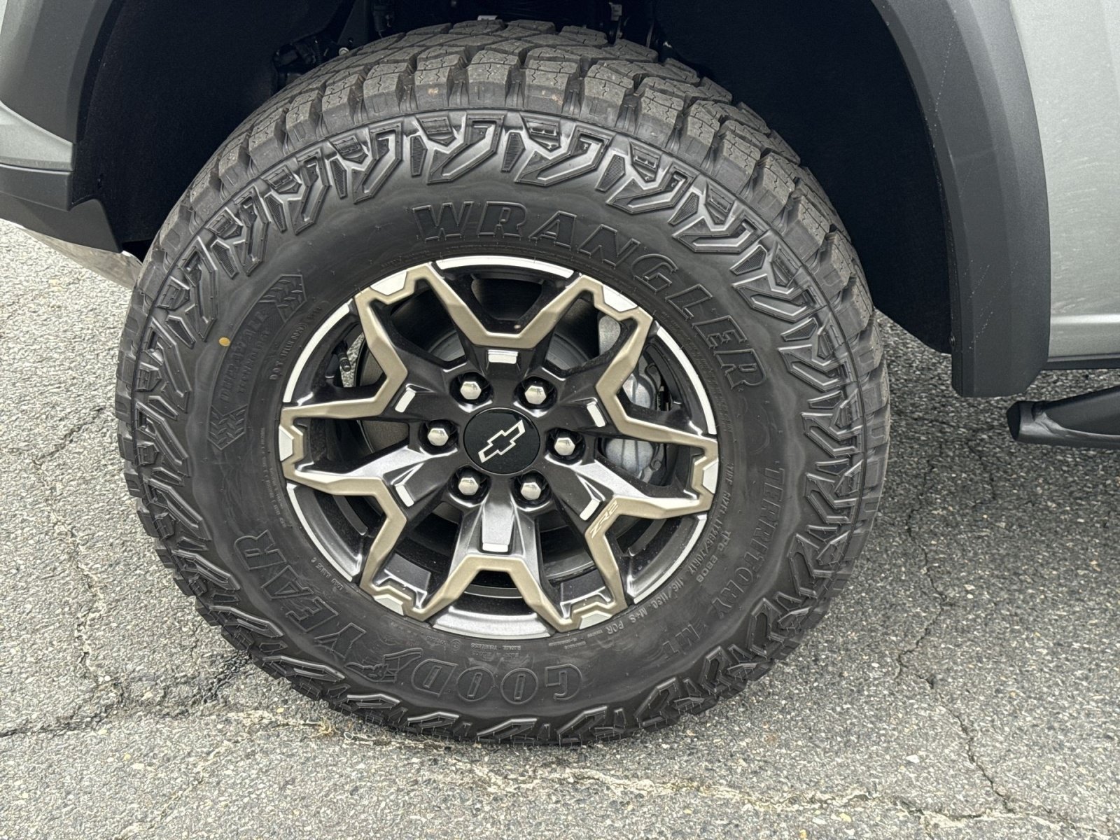 New 2026 Chevrolet Colorado ZR2 w/ Technology Package AWD/4WD image 13