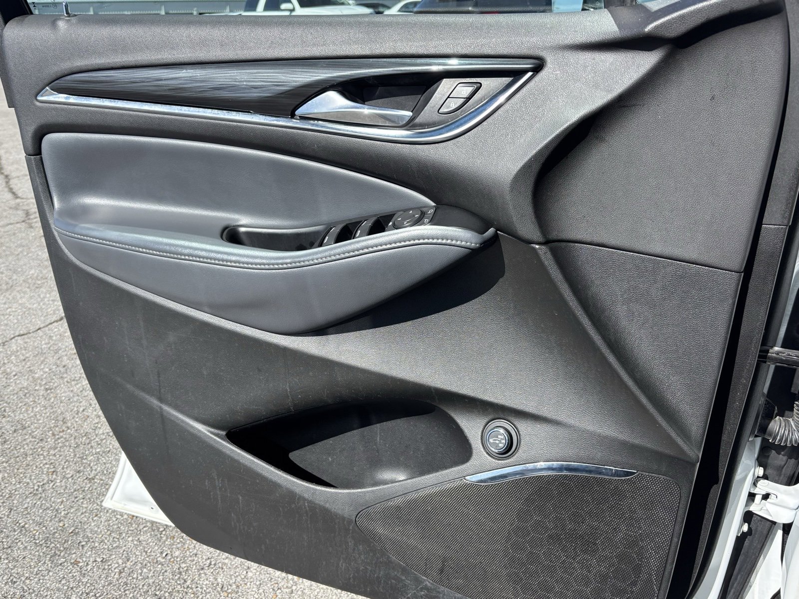 Used 2023 Buick Enclave Essence image 16