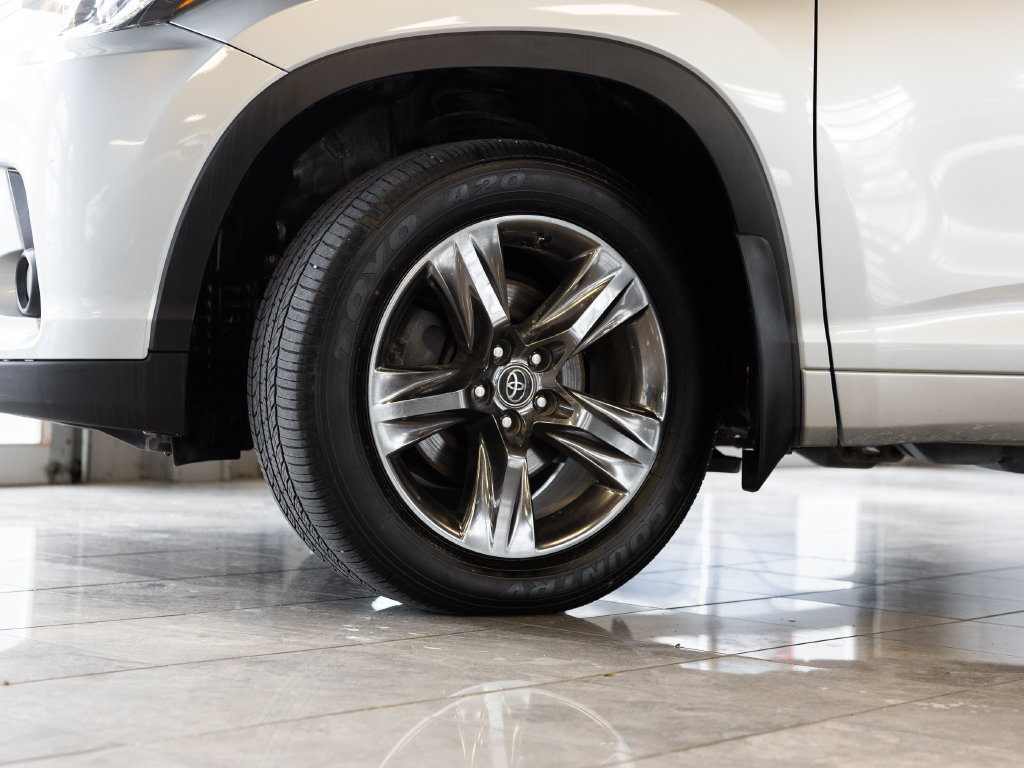 Used 2017 Toyota Highlander Limited Platinum AWD/4WD image 9