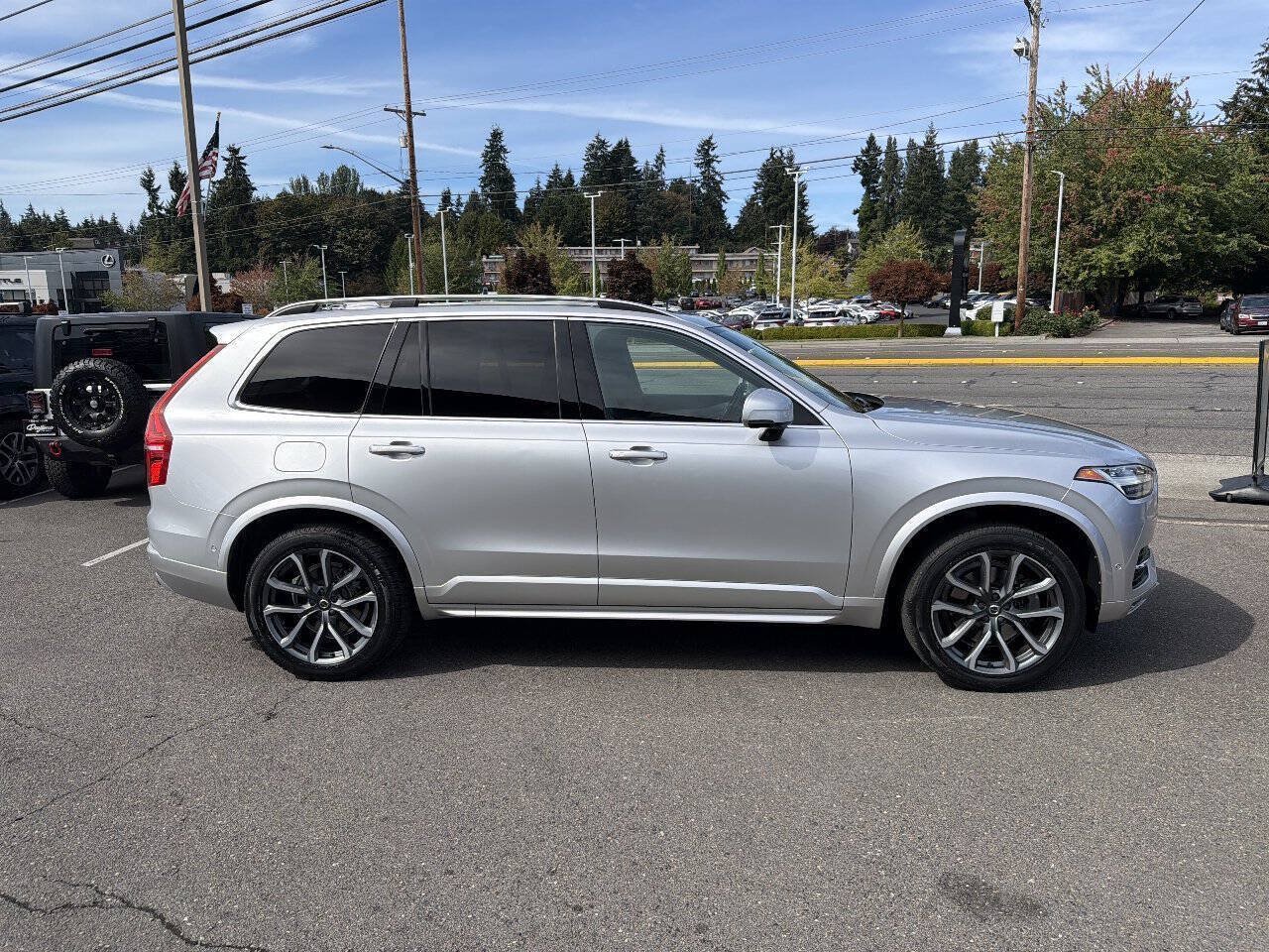 Used 2018 Volvo XC90 T5 Momentum w/ Convenience Package AWD/4WD image 10
