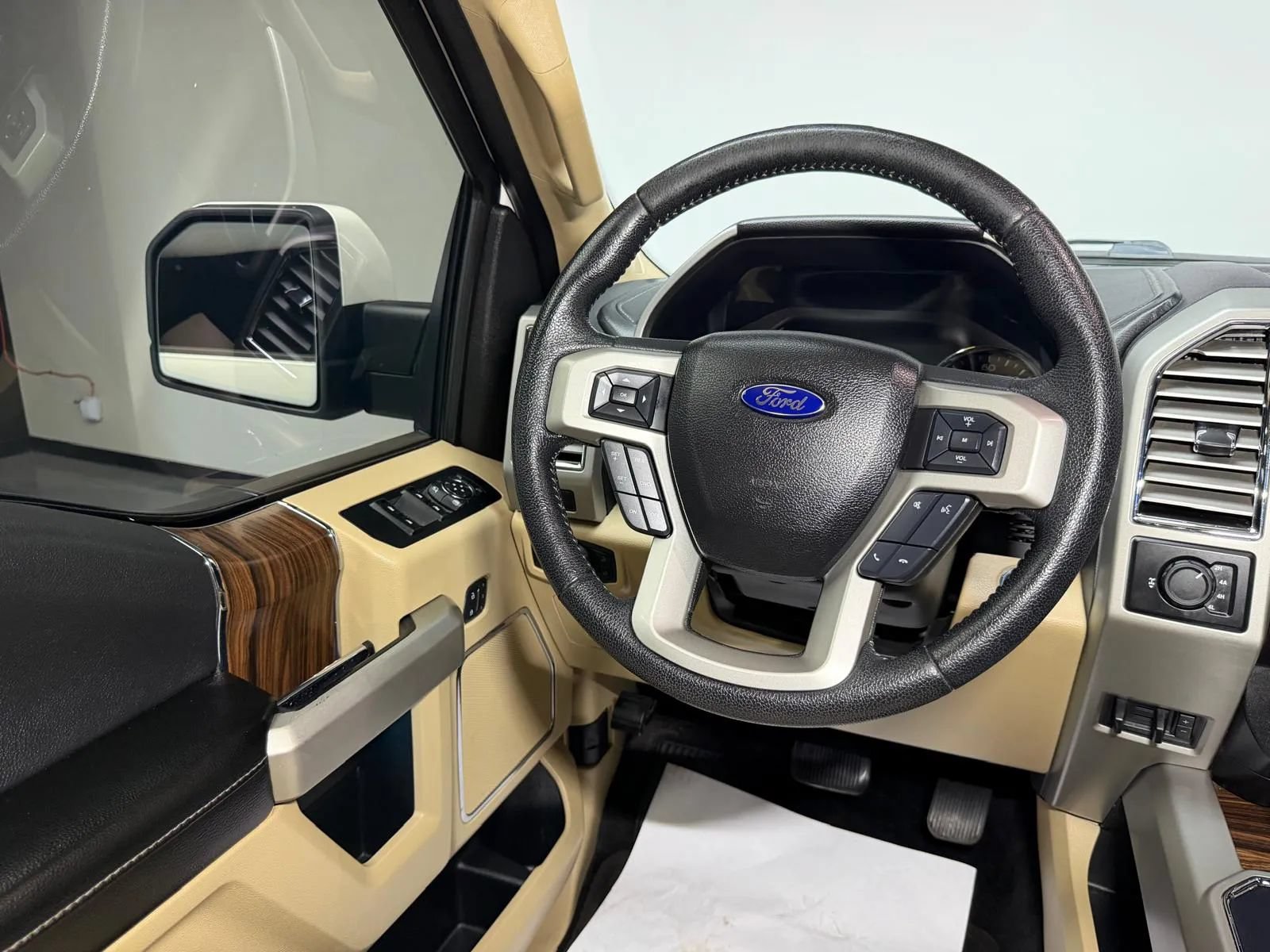 Used 2015 Ford F150 Lariat w/ Equipment Group 501A Mid AWD/4WD image 22