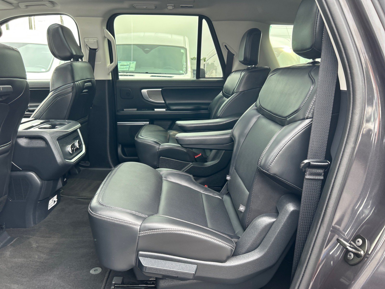 Certified 2025 Ford Expedition Max Platinum w/ Driver's Package AWD/4WD image 11