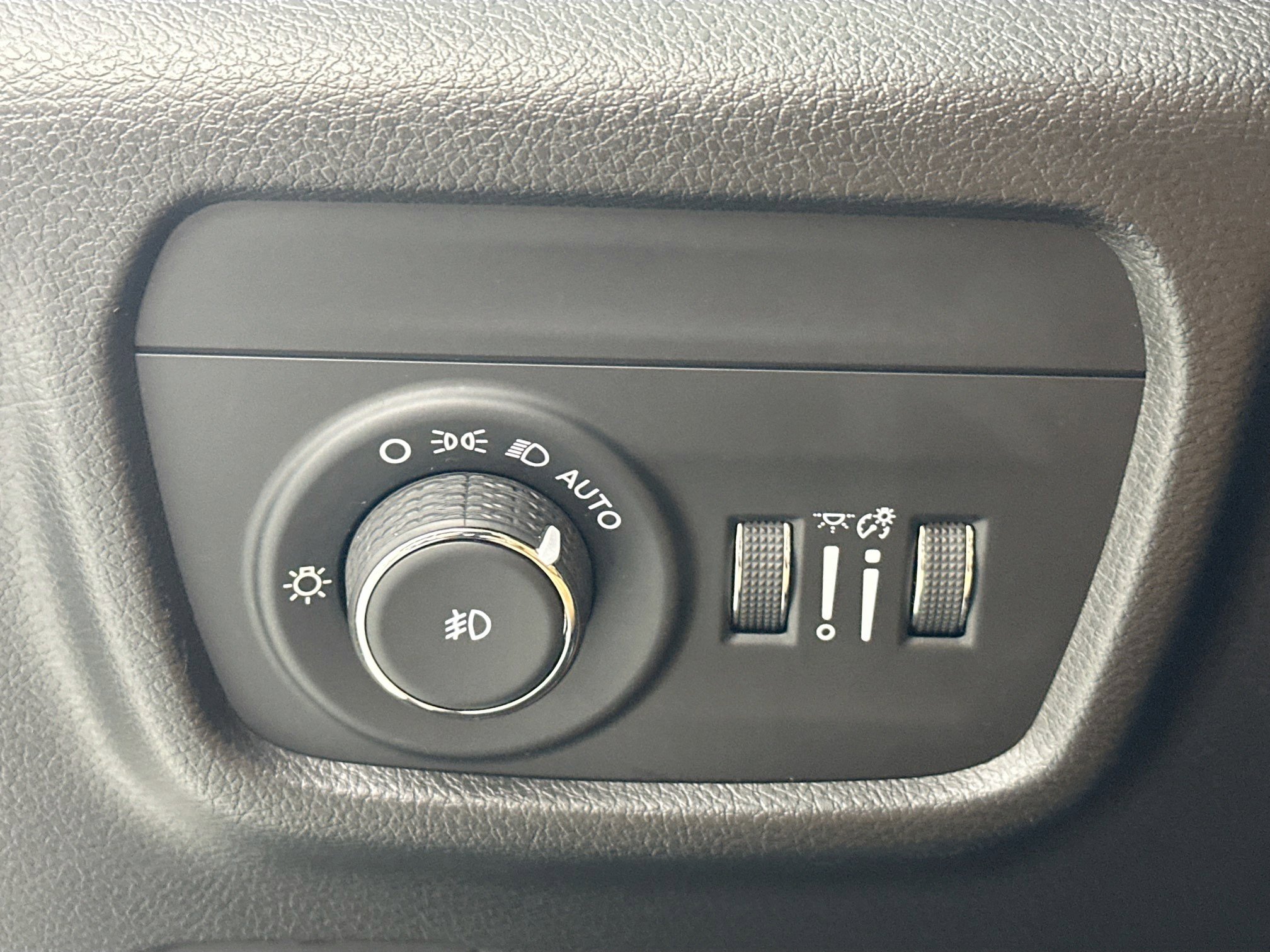 Used 2023 Jeep Grand Cherokee L Summit w/ Advanced Protech Group IV image 10