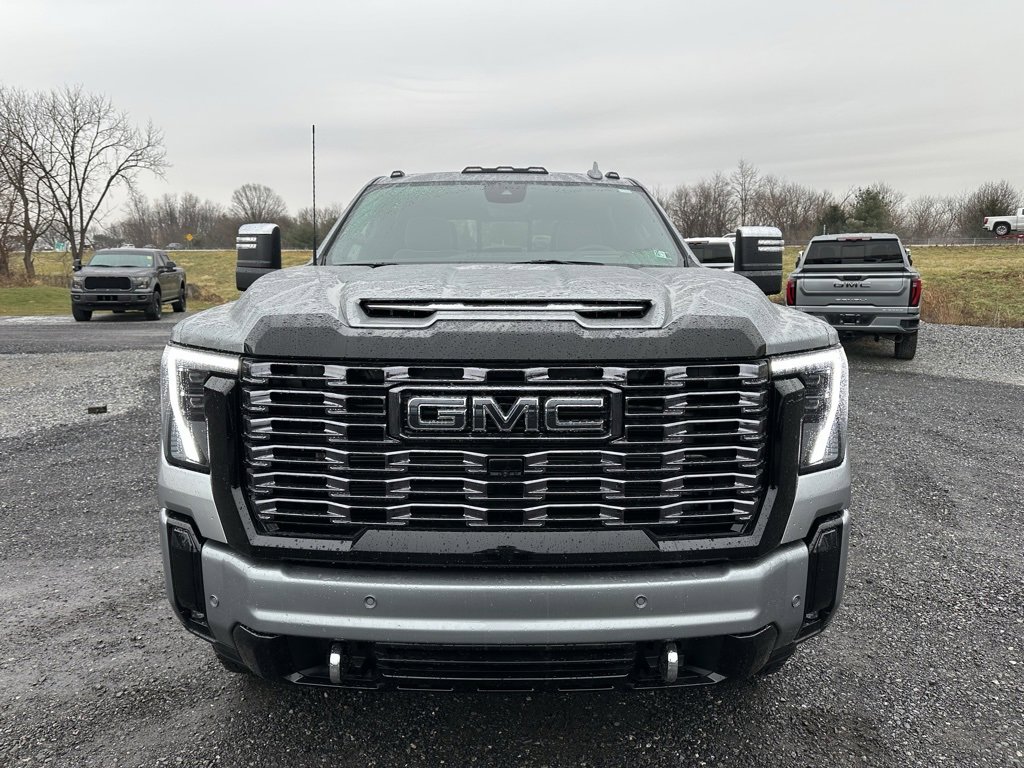 Used 2025 GMC Sierra 3500 Denali Ultimate image 9