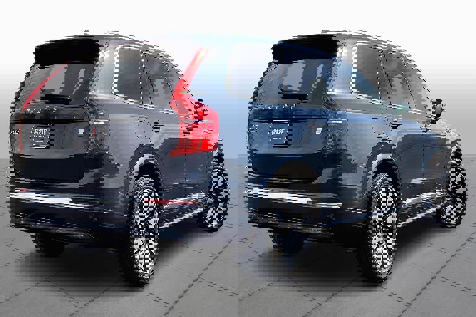 Used 2023 Volvo XC90 T8 Ultimate w/ Lounge Package image 13