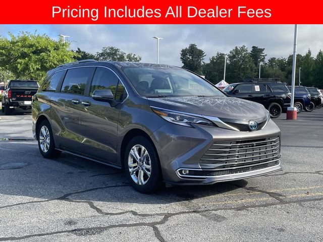 Used 2023 Toyota Sienna Platinum AWD/4WD image 7