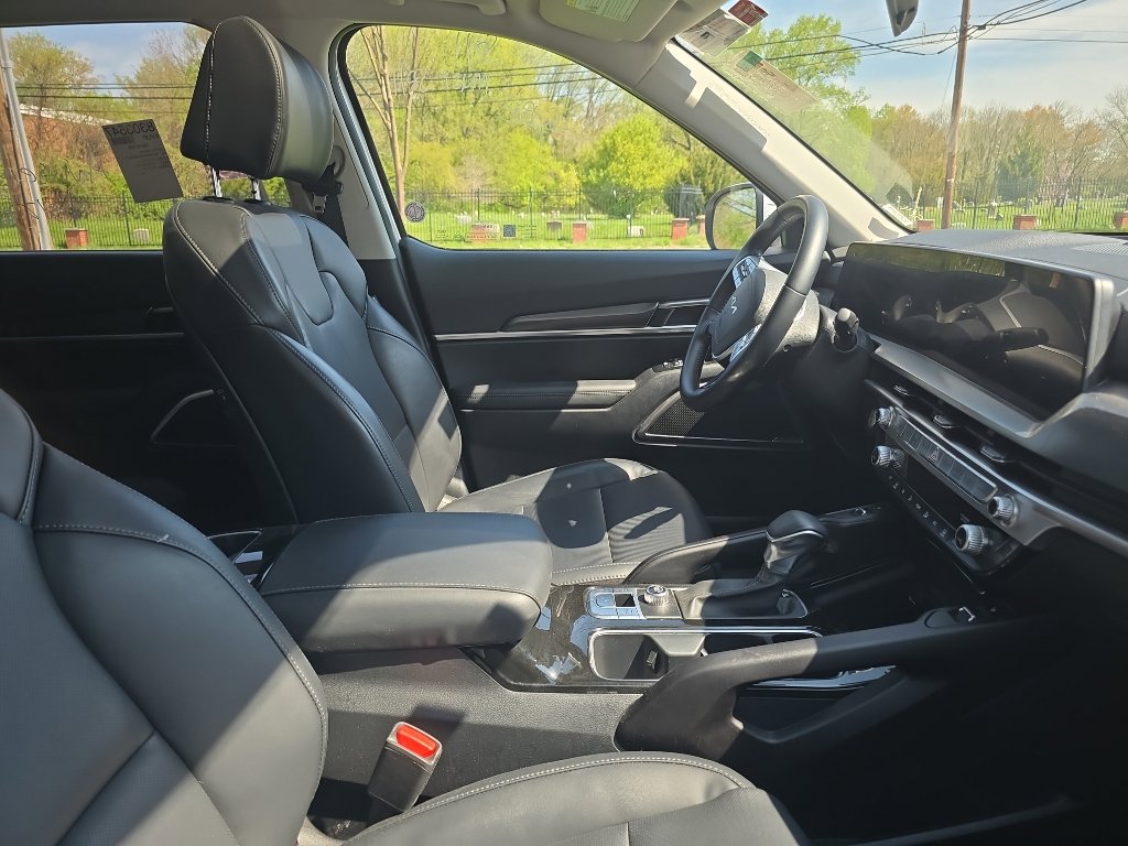 Used 2025 Kia Telluride S image 5