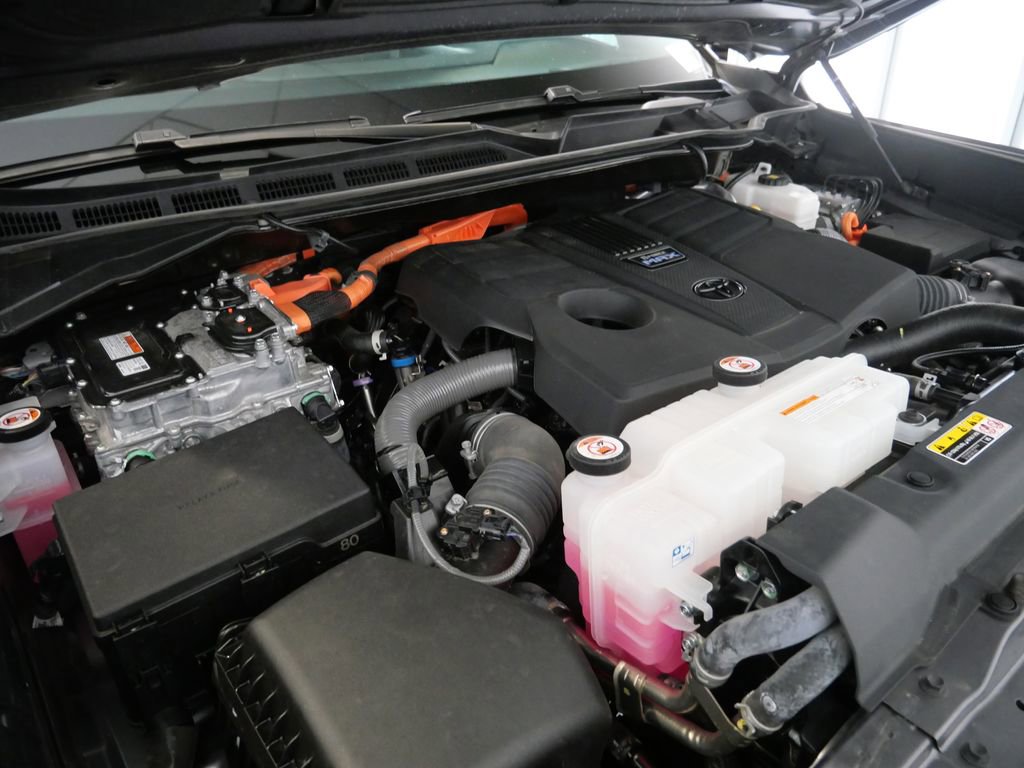 Used 2024 Toyota Tundra Platinum AWD/4WD image 11