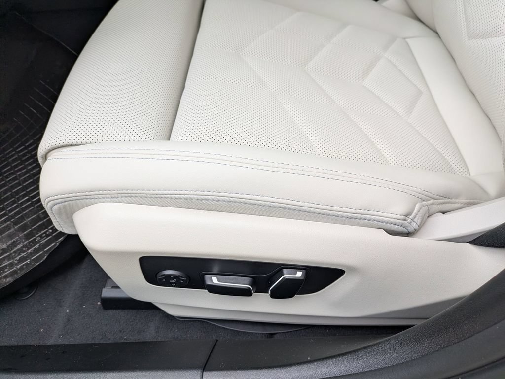 New 2026 BMW 530i xDrive w/ Premium Package AWD/4WD image 15