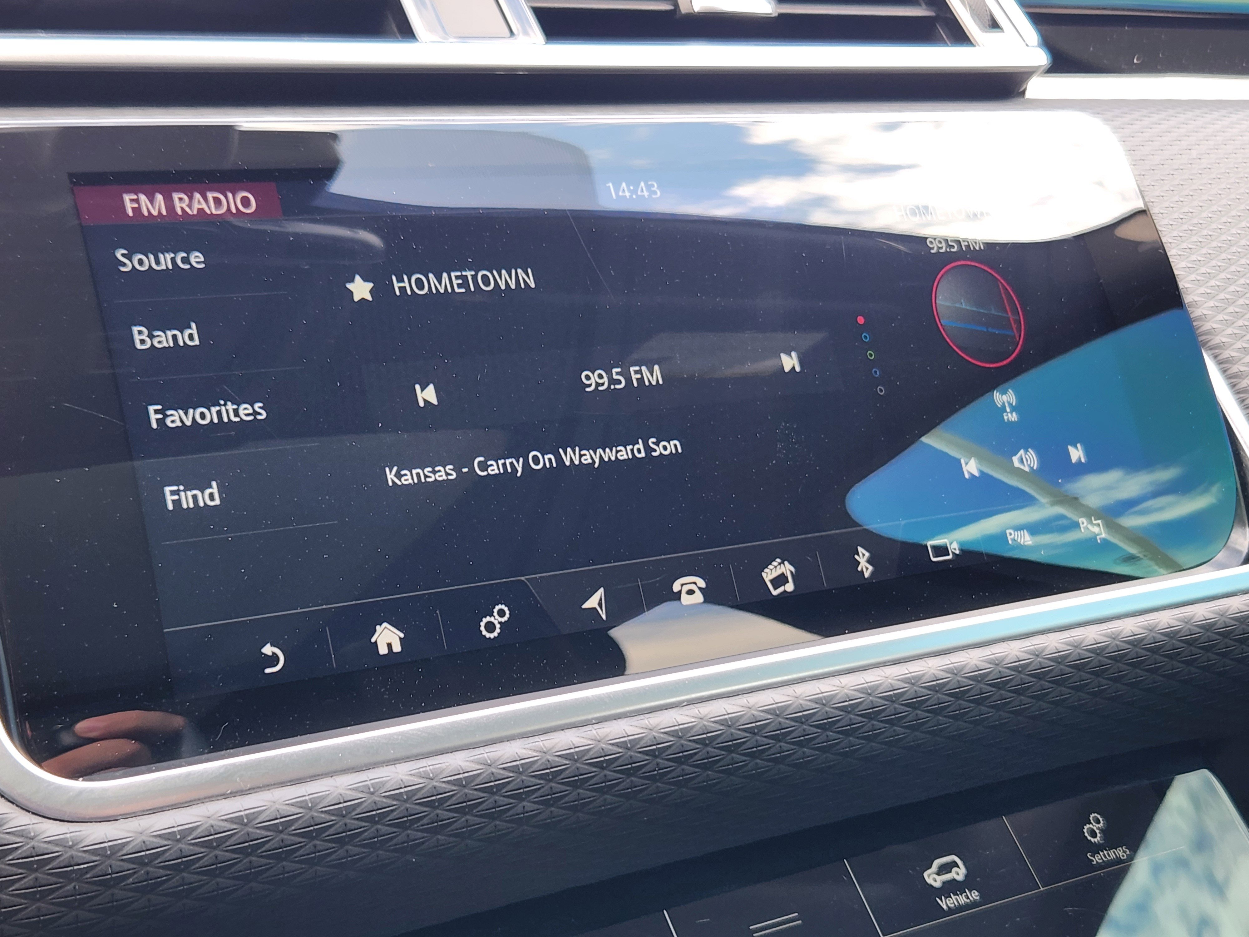 Used 2019 Land Rover Range Rover Velar R-Dynamic SE AWD/4WD image 11