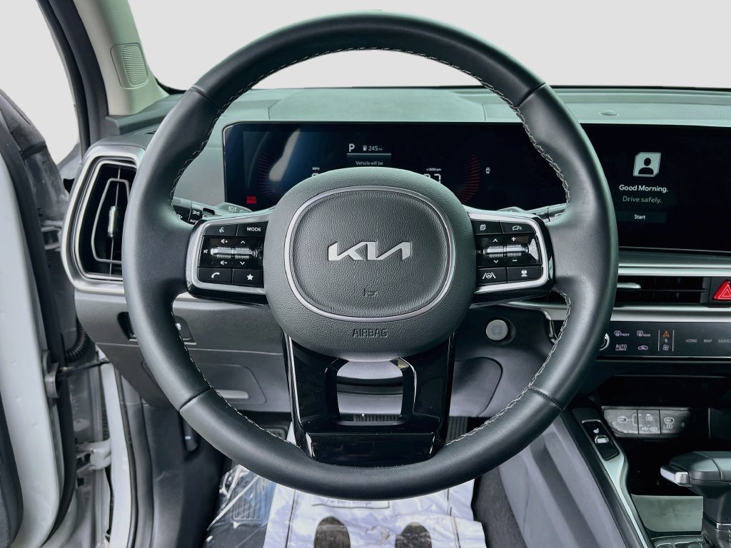 Used 2025 Kia Sorento EX w/ Panoramic Sunroof Package FWD image 11