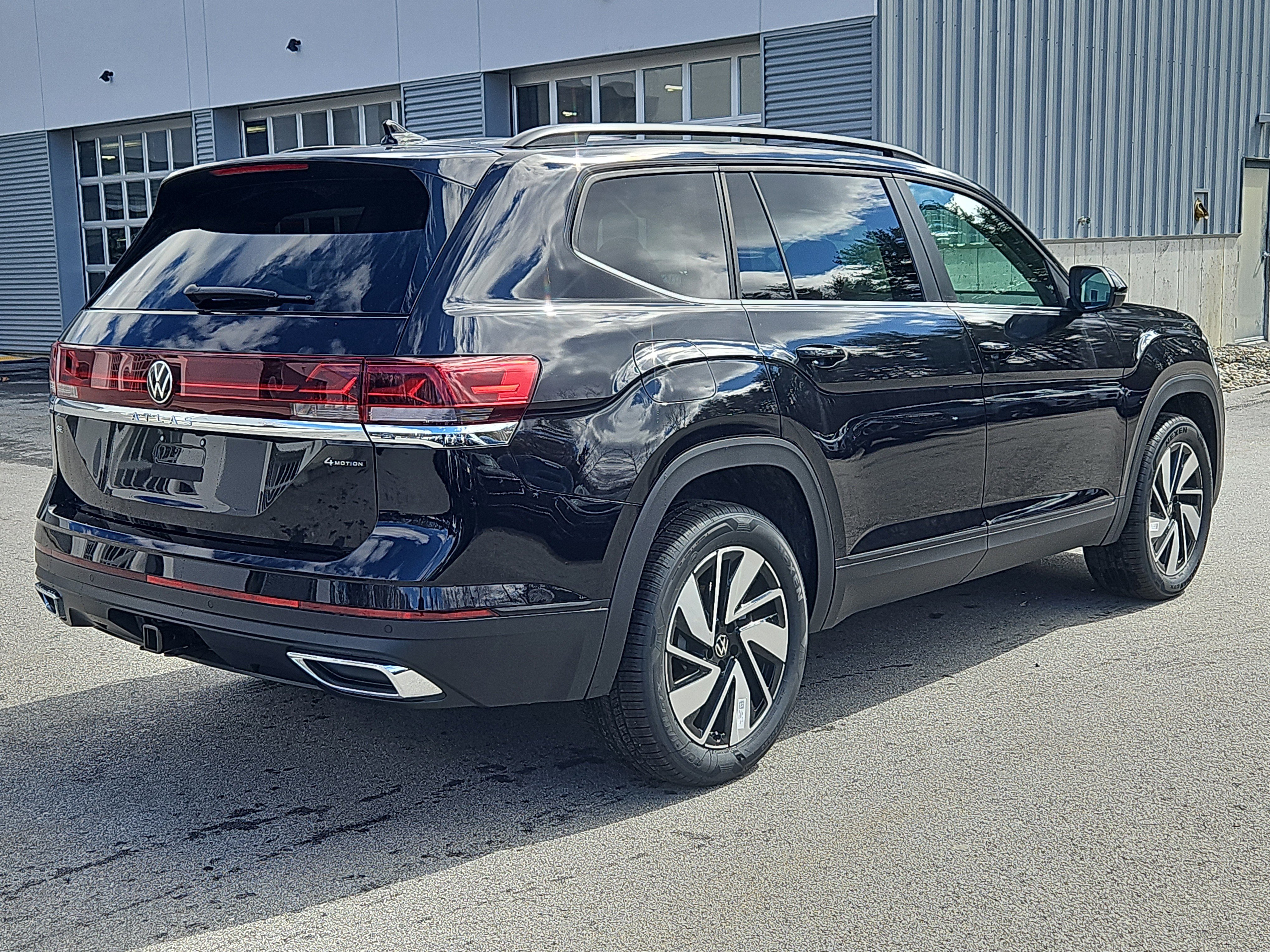 New 2026 Volkswagen Atlas SE image 2