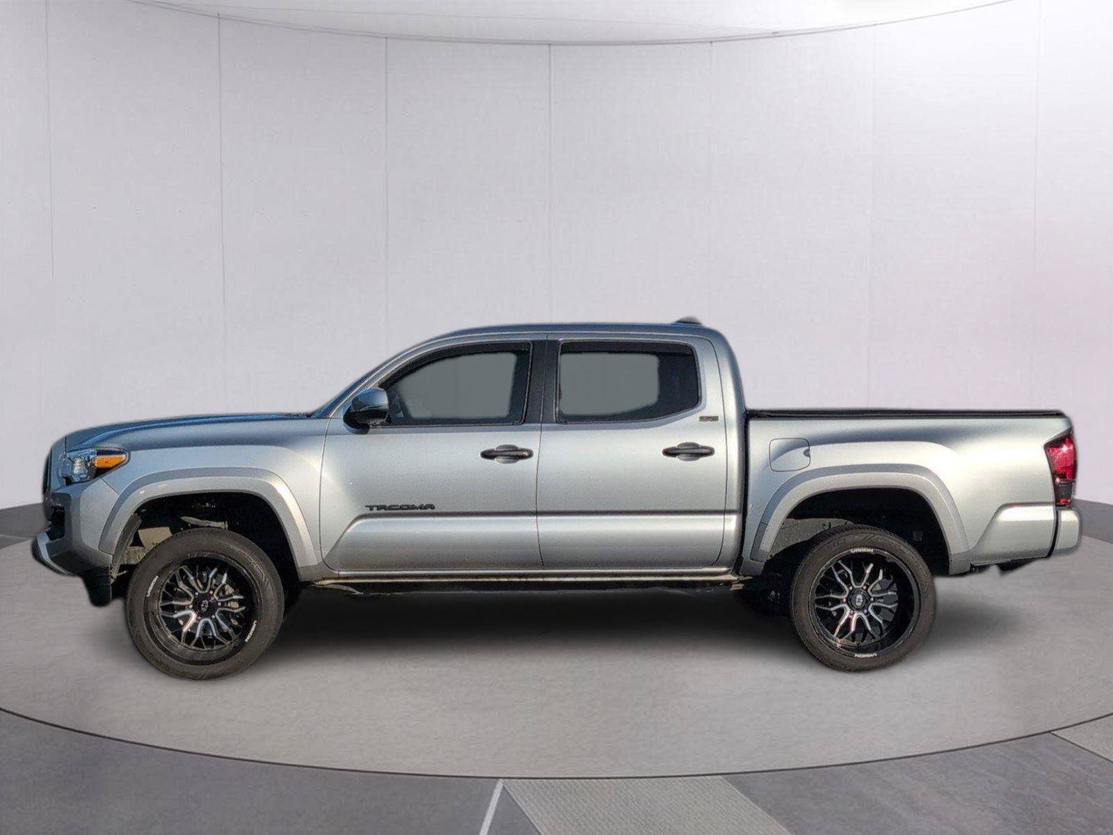 Used 2022 Toyota Tacoma SR5 w/ Technology Package RWD image 2