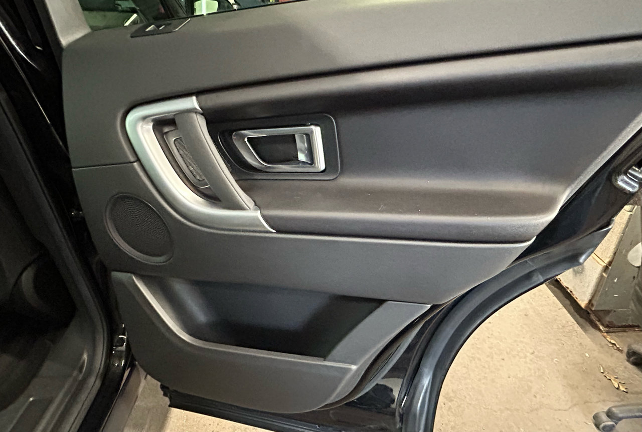 Used 2018 Land Rover Discovery Sport SE image 22