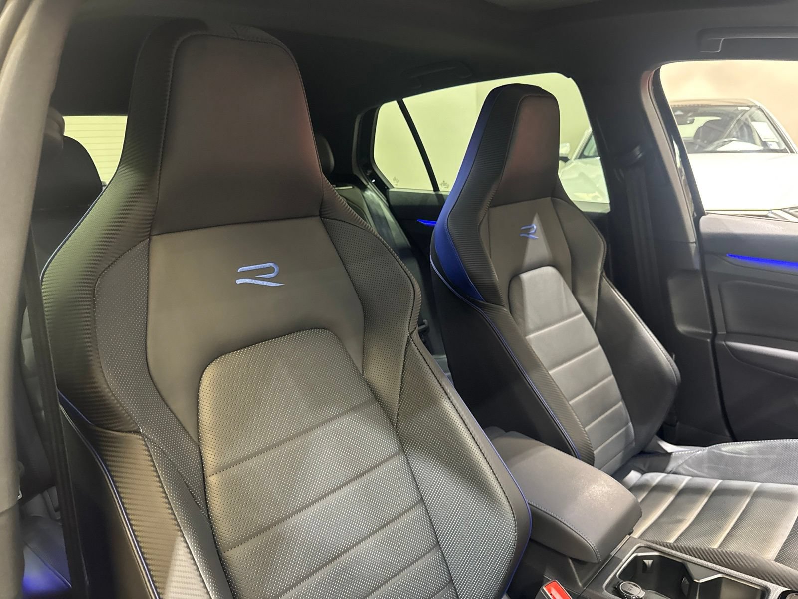 Used 2024 Volkswagen Golf R AWD/4WD image 40