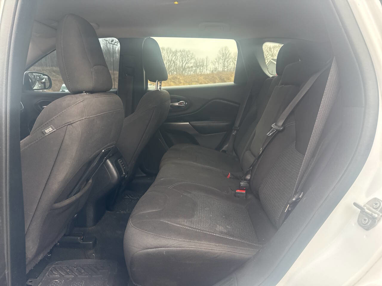 Used 2020 Jeep Cherokee Latitude w/ Cold Weather Group image 18