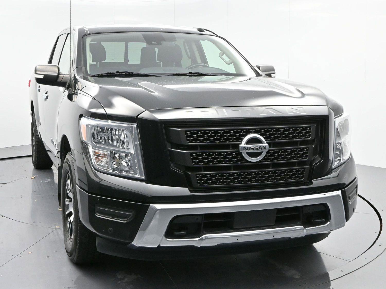 Used 2020 Nissan Titan SV w/ SV Convenience Package image 2