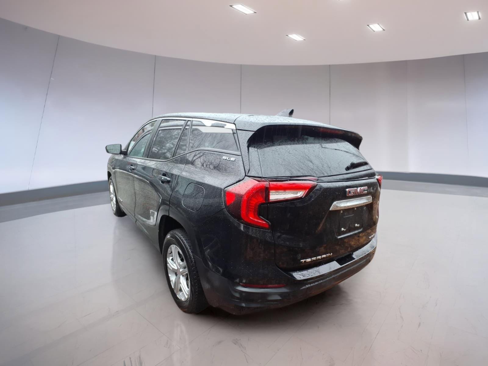 Used 2024 GMC Terrain SLE AWD/4WD image 3