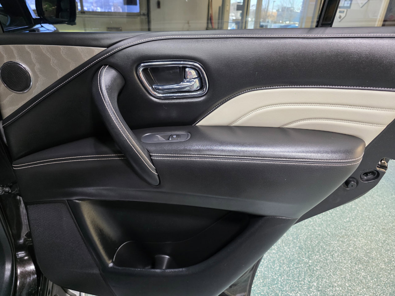 Used 2019 INFINITI QX80 Limited w/ All-Season Package image 26