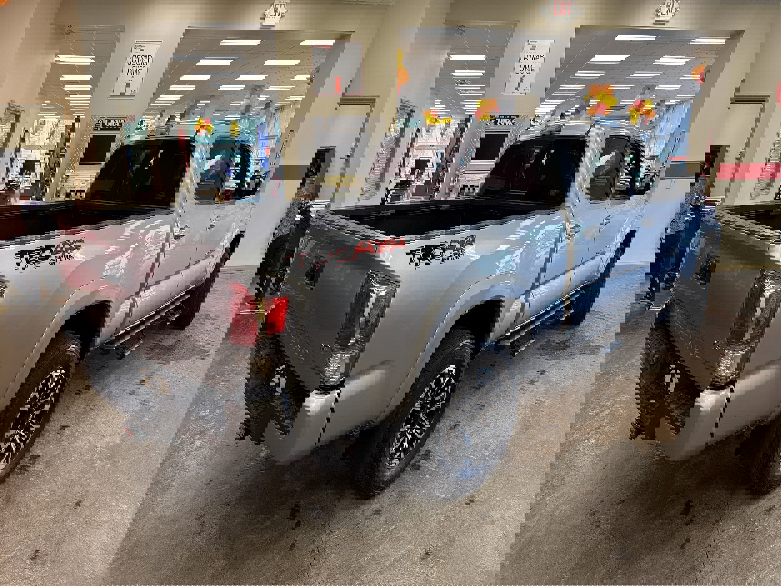 Used 2023 Toyota Tacoma TRD Sport image 9