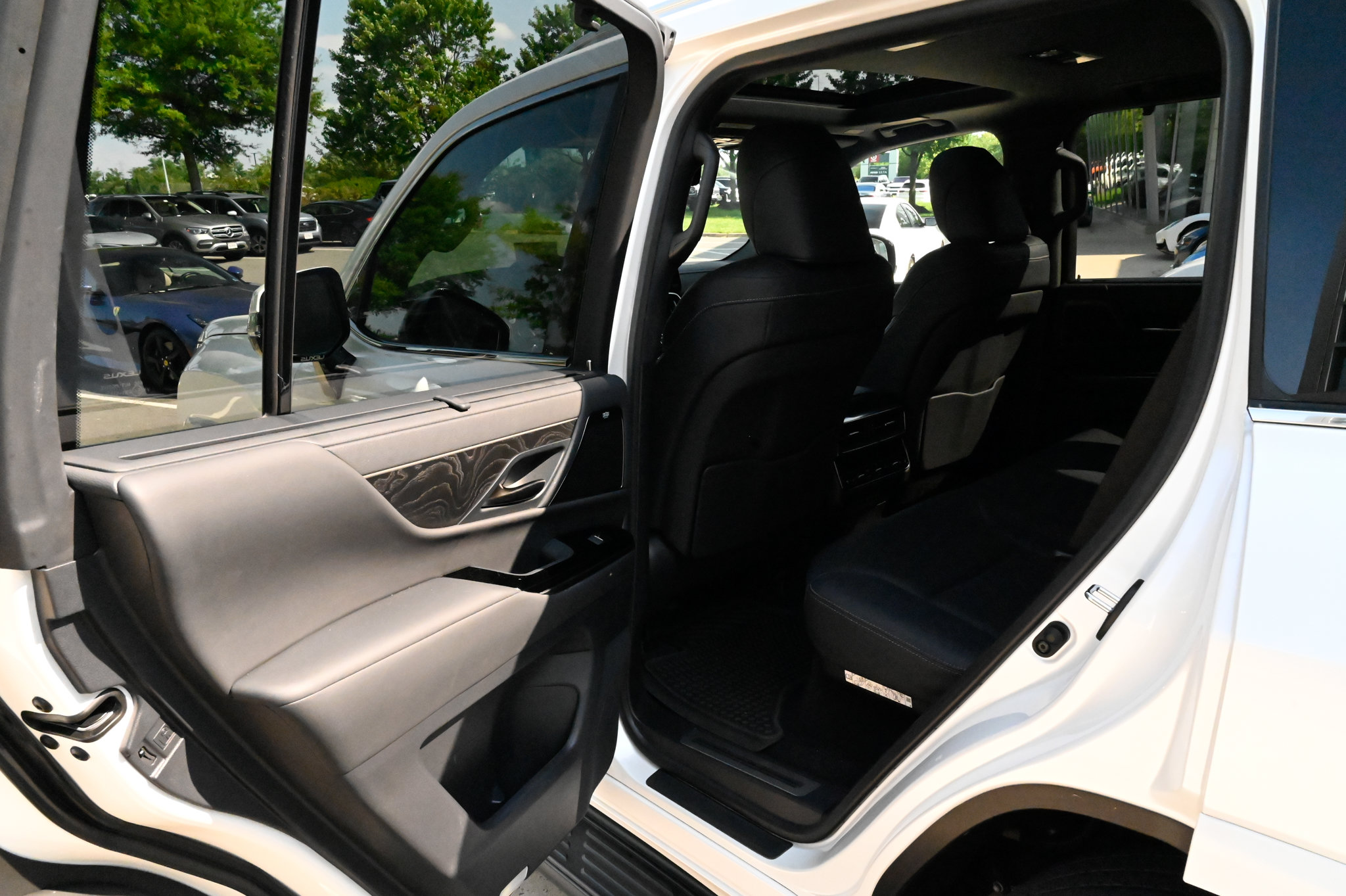 Used 2025 Lexus LX 600 4WD w/ Accessory Package (2T) image 37