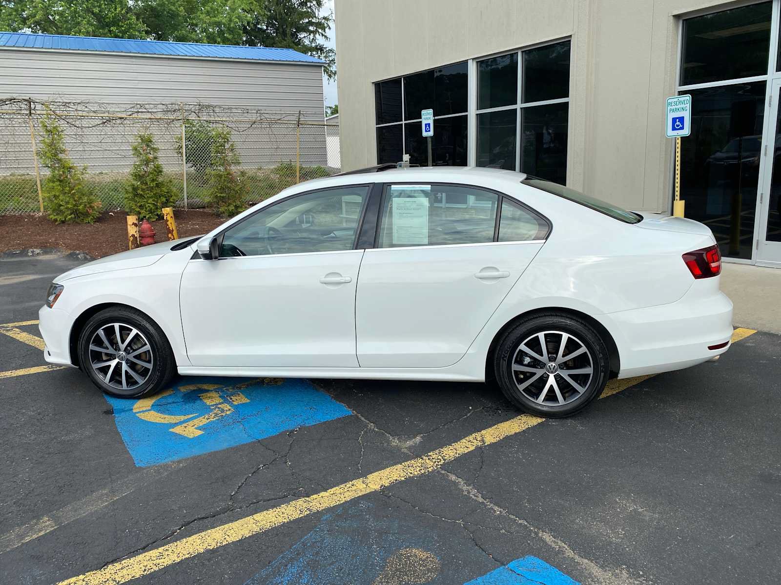 Used 2017 Volkswagen Jetta SE FWD image 14