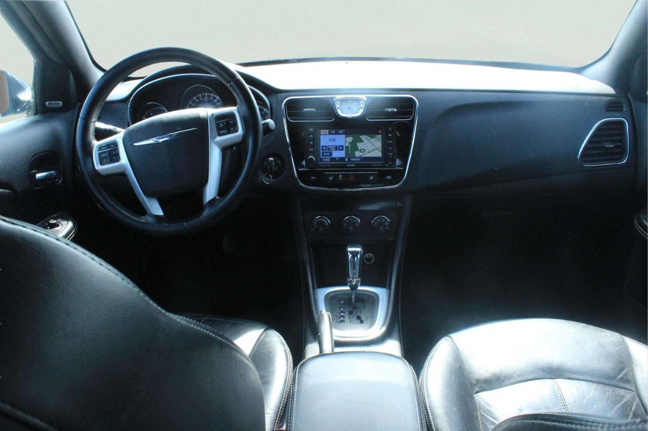 Used 2013 Chrysler 200 Limited image 5