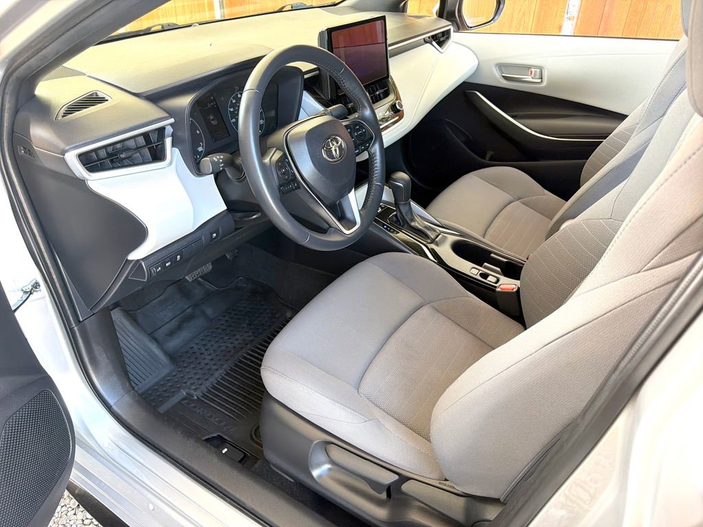 Used 2024 Toyota Corolla SE image 2