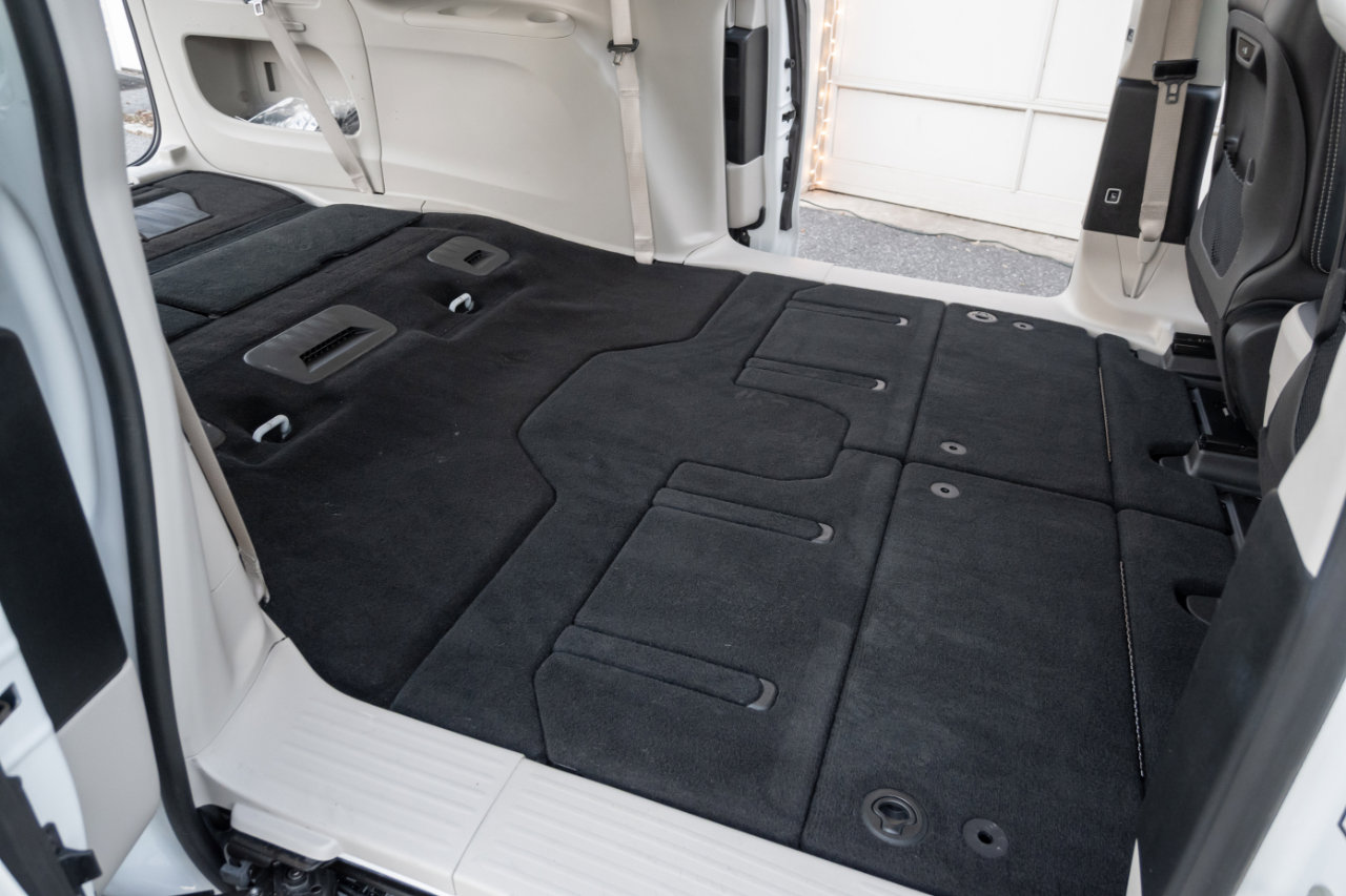 Used 2024 Chrysler Pacifica Touring-L image 25