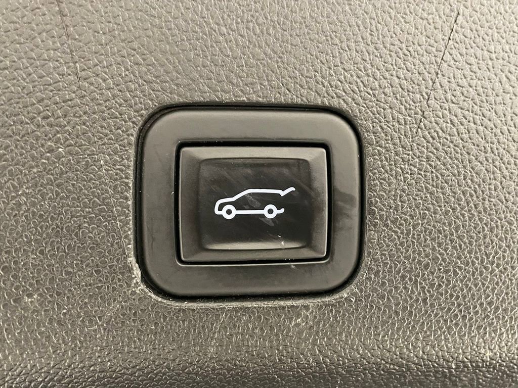 Used 2021 GMC Yukon AT4 image 13