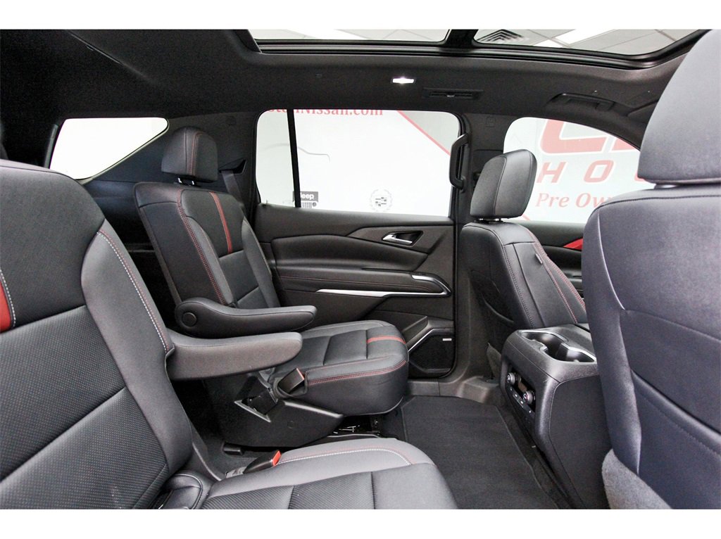 Used 2025 Chevrolet Traverse RS image 9