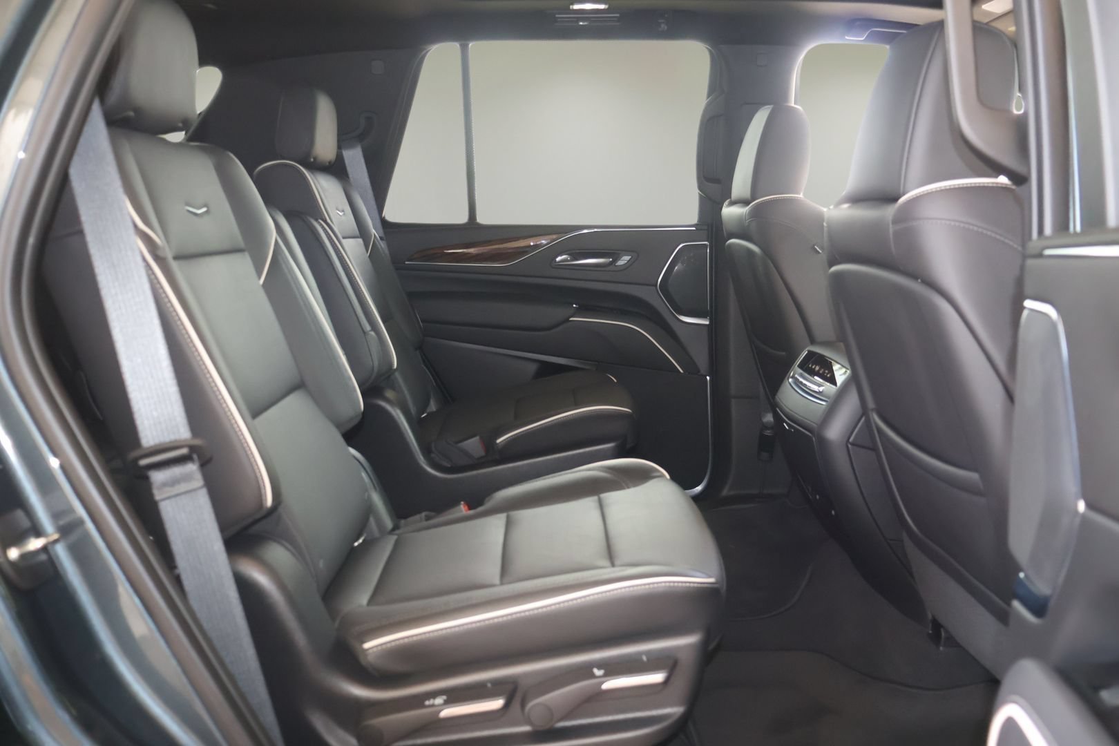 Used 2021 Cadillac Escalade Premium Luxury RWD image 17