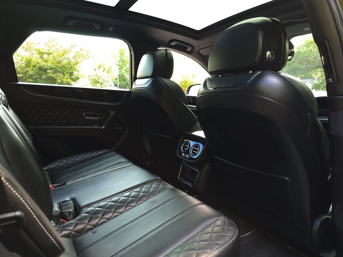 Used 2020 Bentley Bentayga Plug-In Hybrid image 27