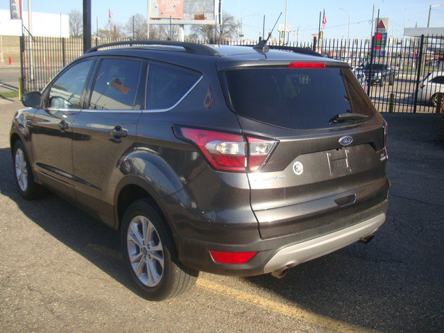 Used 2018 Ford Escape SE w/ SE Sync 3 Package FWD image 3