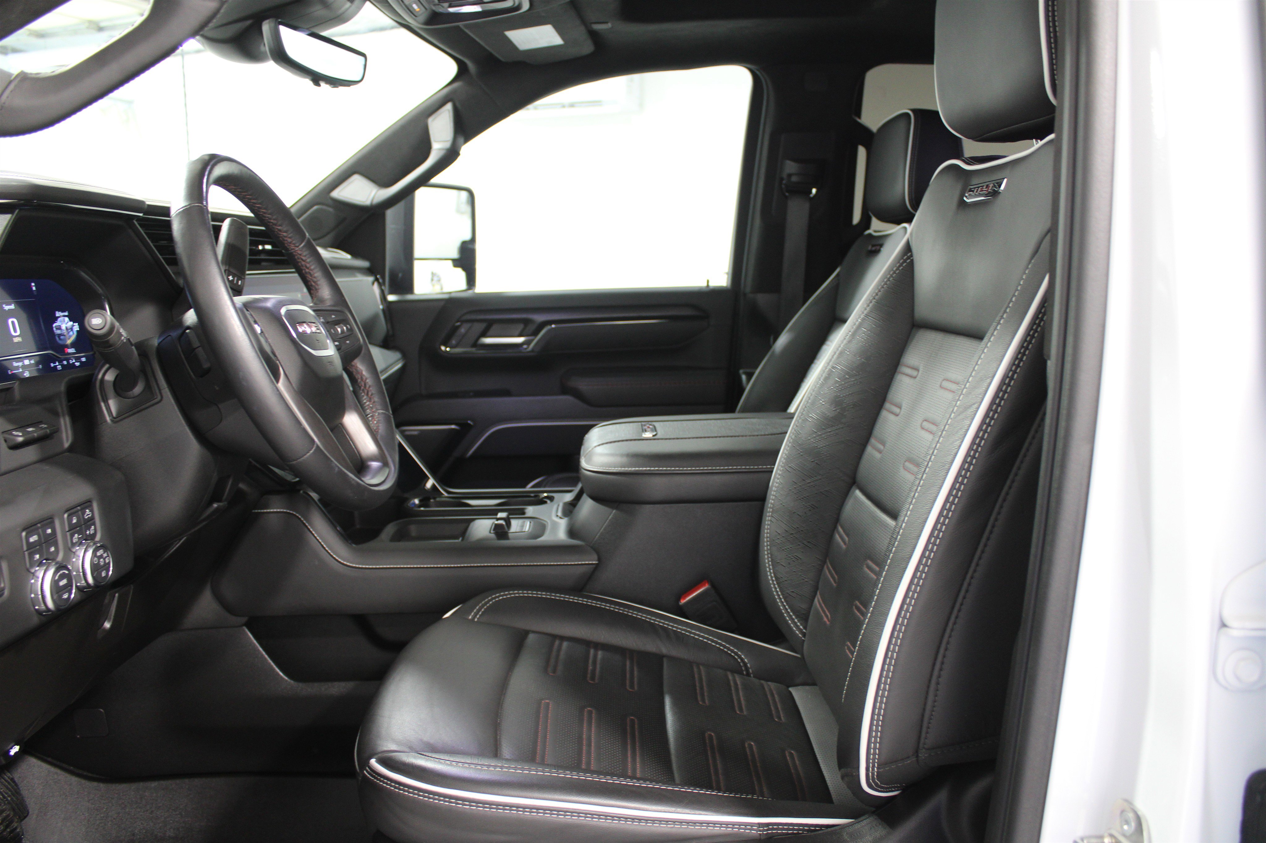 Used 2024 GMC Sierra 2500 AT4X AWD/4WD image 3