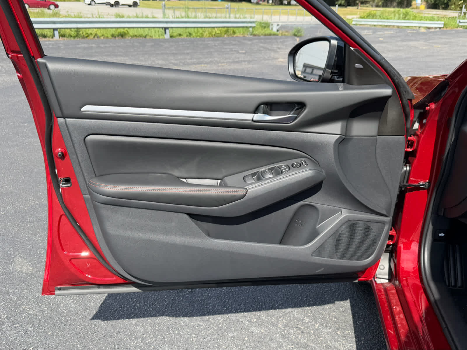 New 2026 Nissan Altima 2.5 SR AWD/4WD image 16