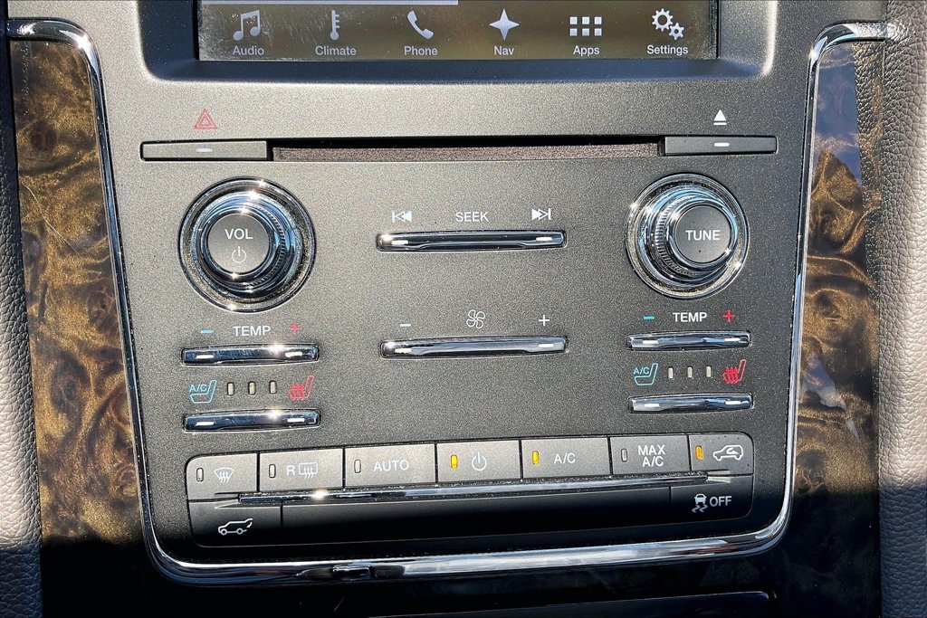 Used 2016 Lincoln Navigator L Select RWD image 17
