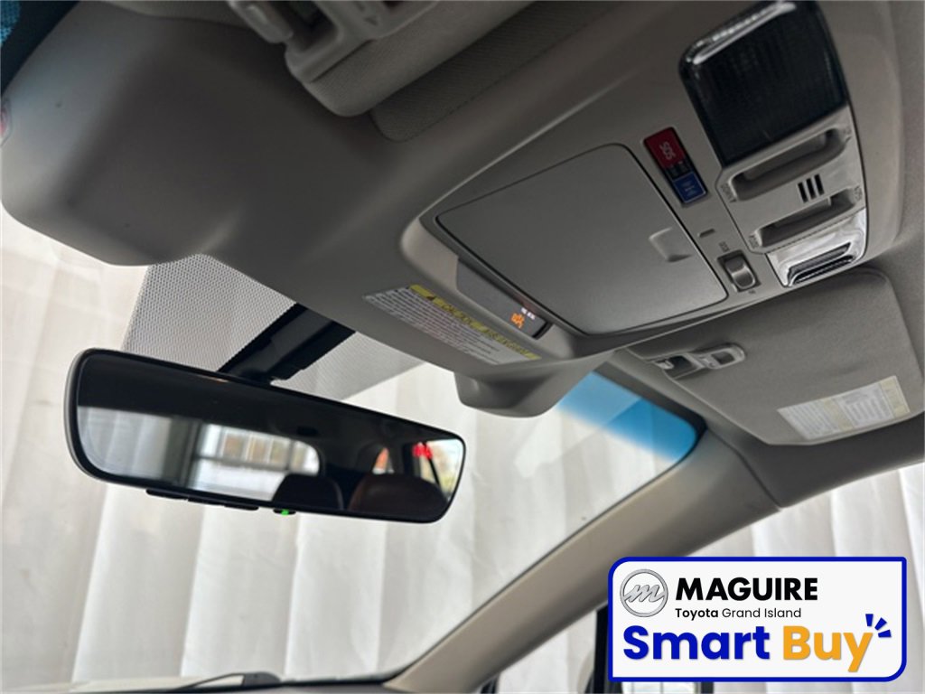 Used 2017 Subaru Outback 3.6R Touring image 5