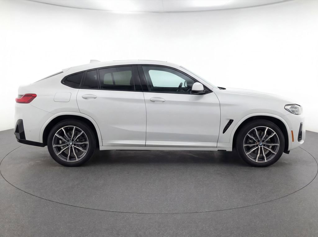 Used 2022 BMW X4 xDrive30i w/ M Sport Package AWD/4WD image 7