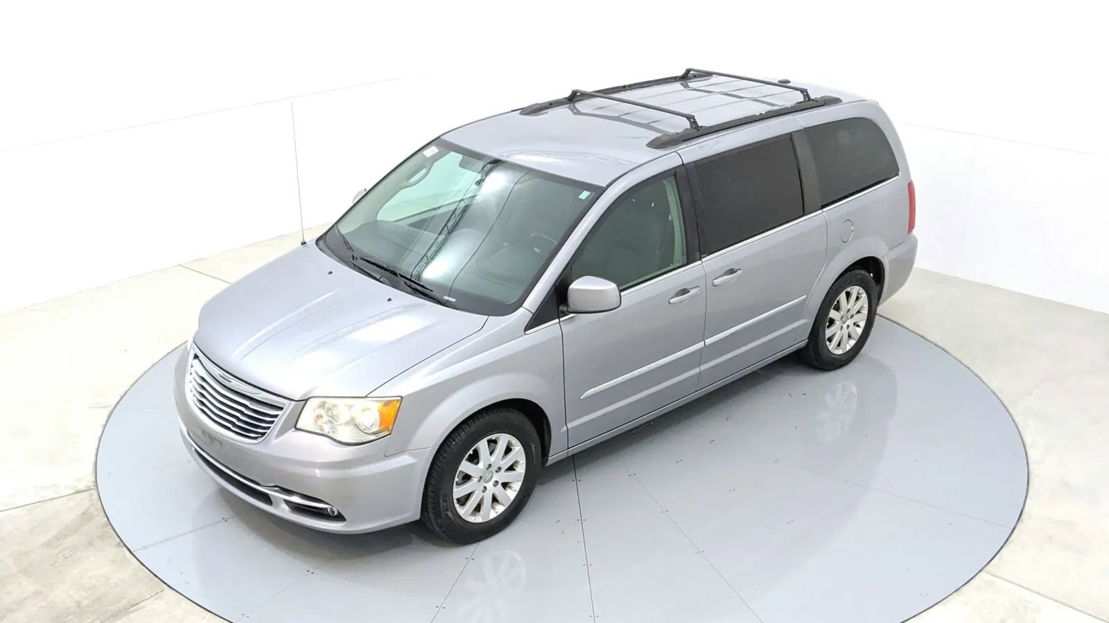 Used 2014 Chrysler Town & Country Touring image 37