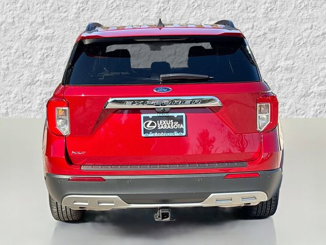Used 2024 Ford Explorer XLT w/ Equipment Group 202A image 4