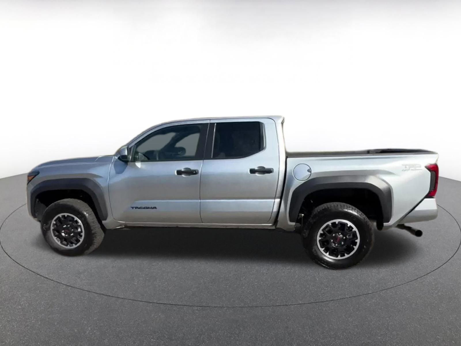Used 2025 Toyota Tacoma SR image 9