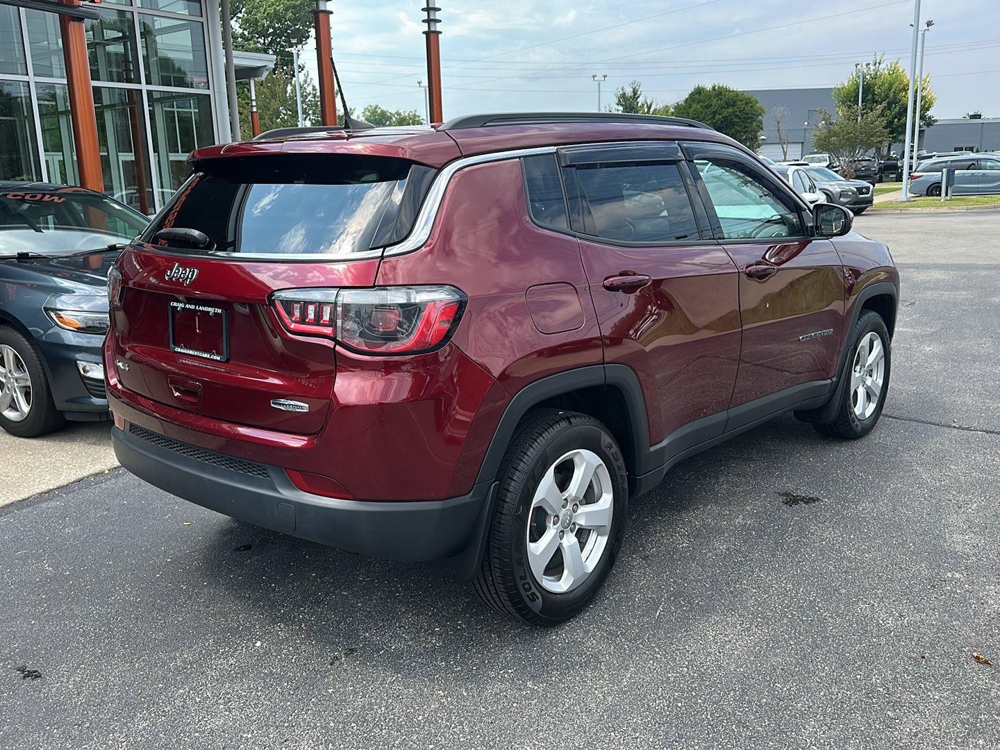 Used 2020 Jeep Compass Latitude w/ Cold Weather Group AWD/4WD image 3