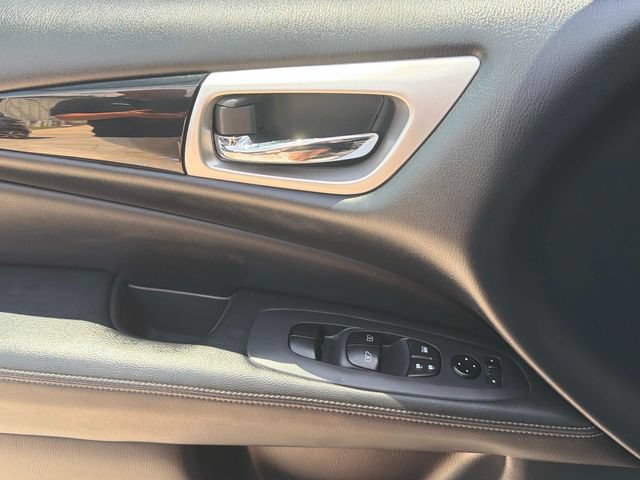 Used 2020 Nissan Pathfinder SV AWD/4WD image 23