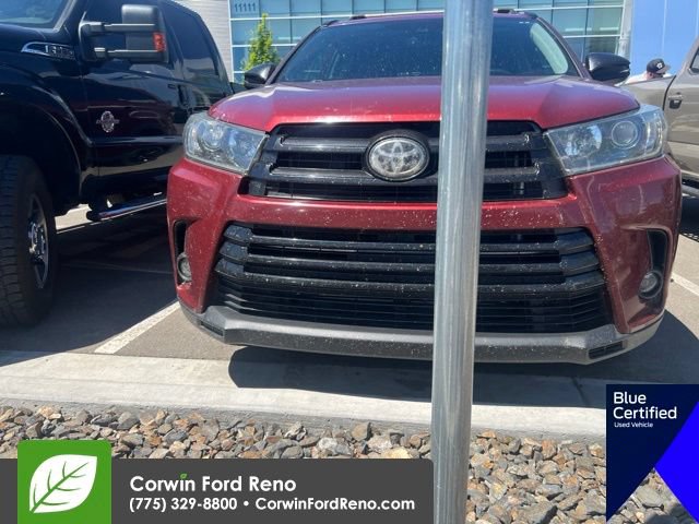 Used 2019 Toyota Highlander SE w/ Nightshade Edition FWD video 2