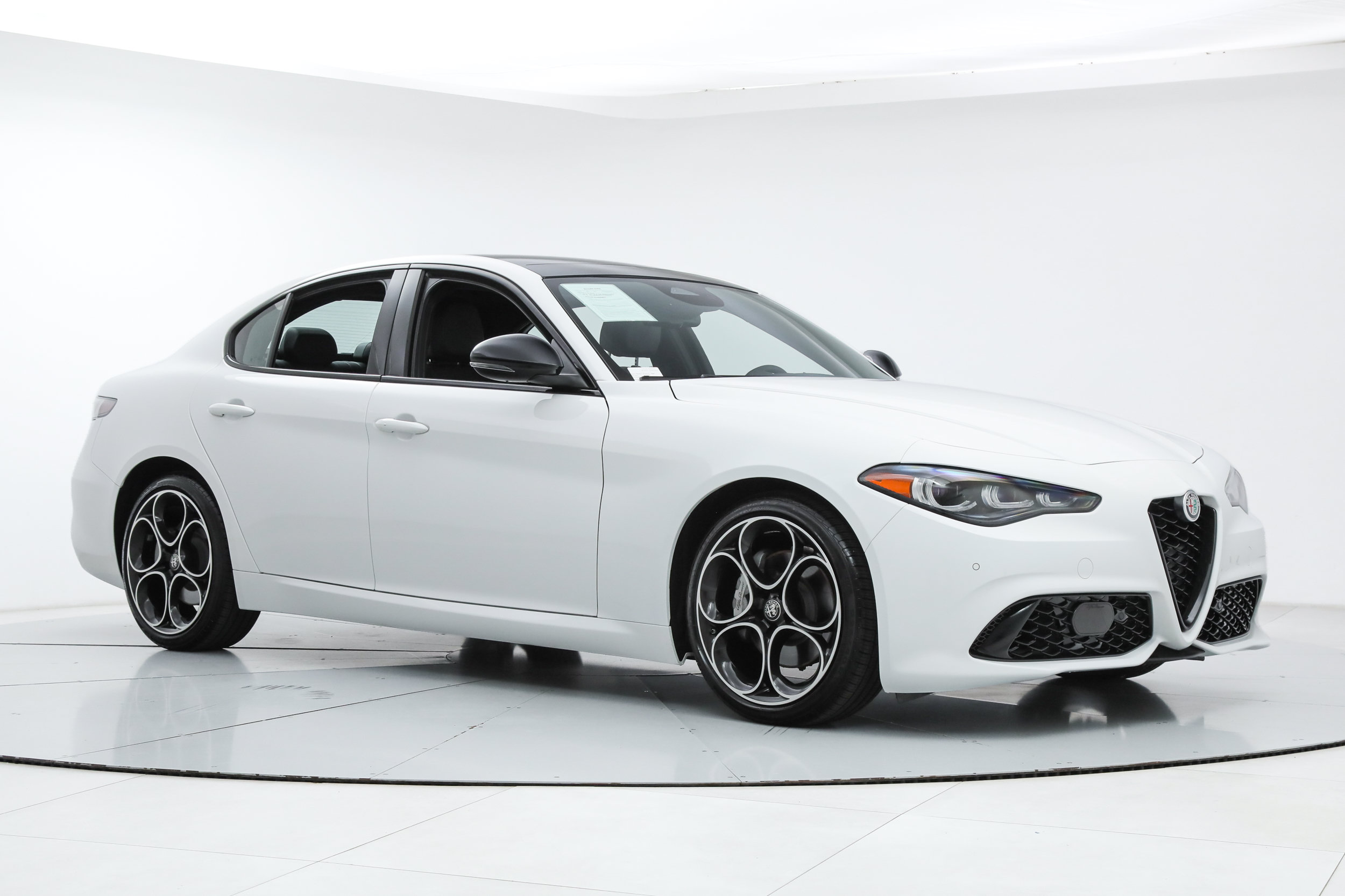 New 2025 Alfa Romeo Giulia w/ Driving Assist Package RWD image 7